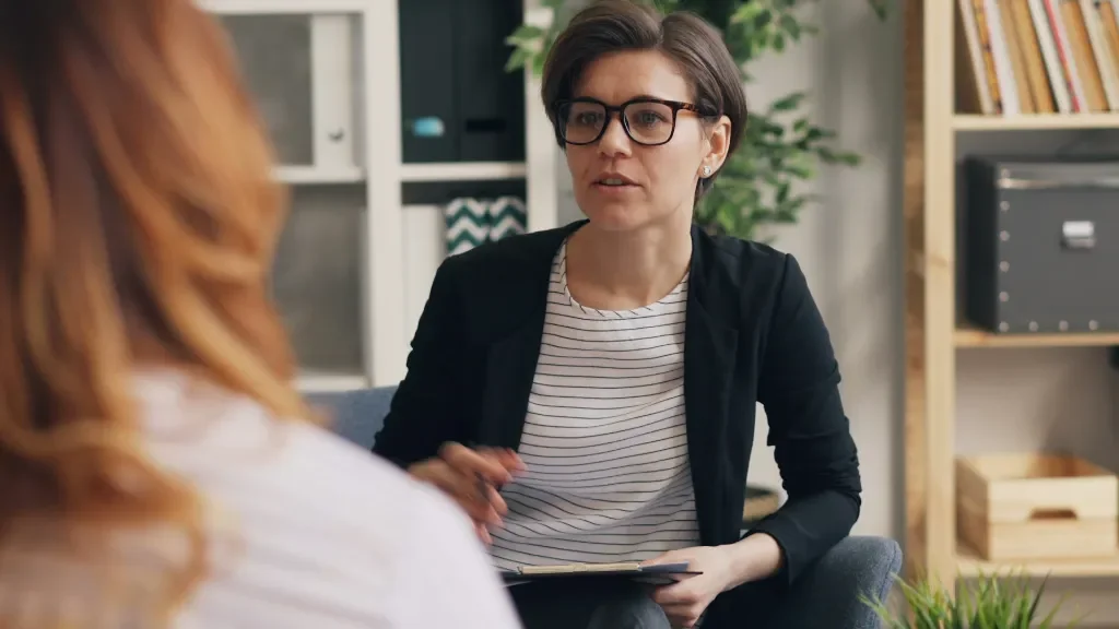 Kiedy codzienny stres zaczyna dominować nad życiem i jak poznać moment, w którym warto poprosić o wsparcie?